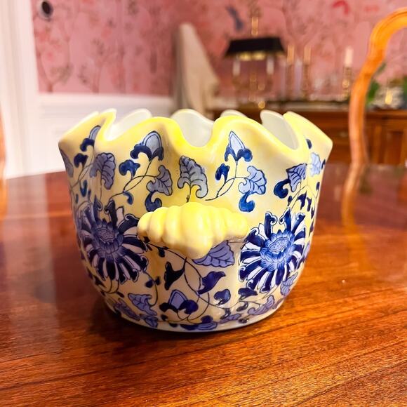 Andrea By Sadek 10in Yellow Blue Chinoiserie Floral Scallop Planter Cachepot Vtg - Picture 4 of 8